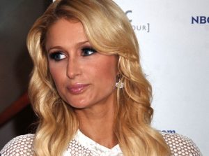 Quoi de plus normal que d’avoir Paris Hilton présentatrice de JT pour le jour des cloches de Pacques